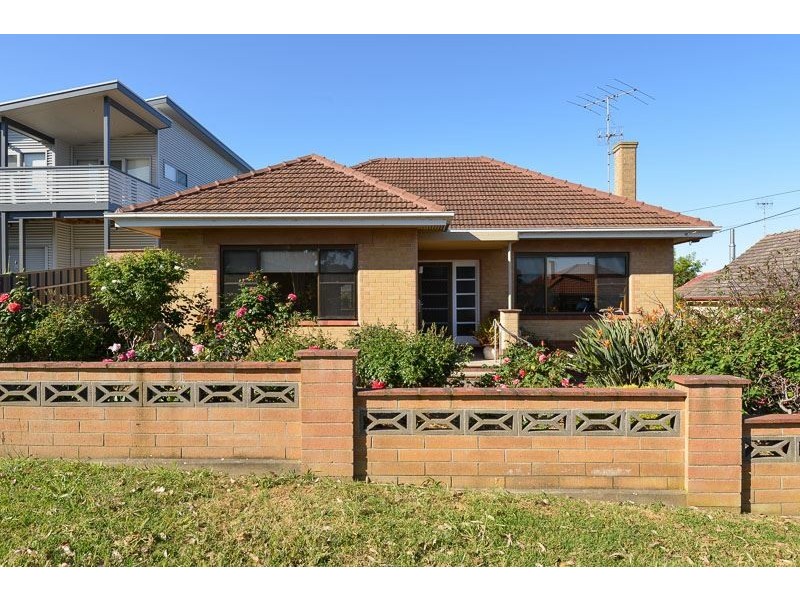 12 Renown Avenue, Victor Harbor SA 5211