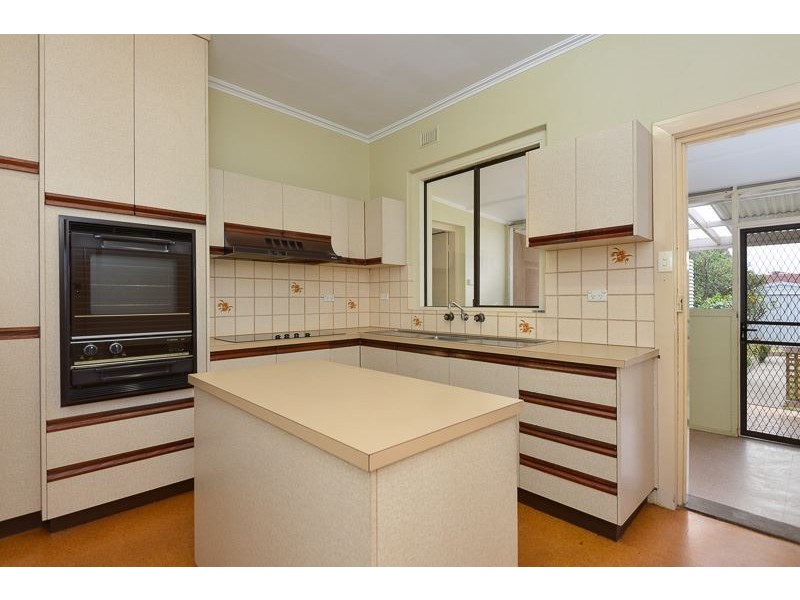 12 Renown Avenue, Victor Harbor SA 5211