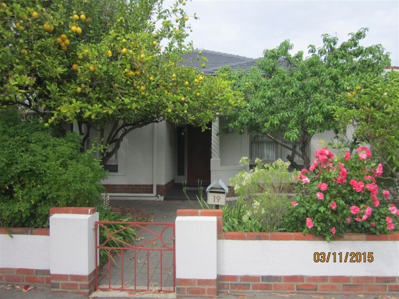 19 Hill Street, Victor Harbor SA 5211