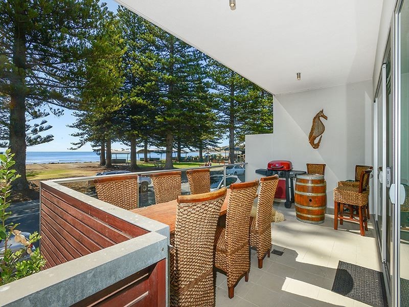 3/2 Flinders Parade, Victor Harbor SA 5211
