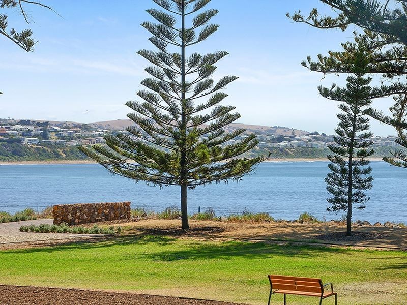3/2 Flinders Parade, Victor Harbor SA 5211