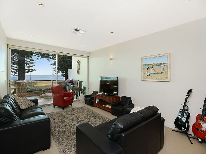 3/2 Flinders Parade, Victor Harbor SA 5211