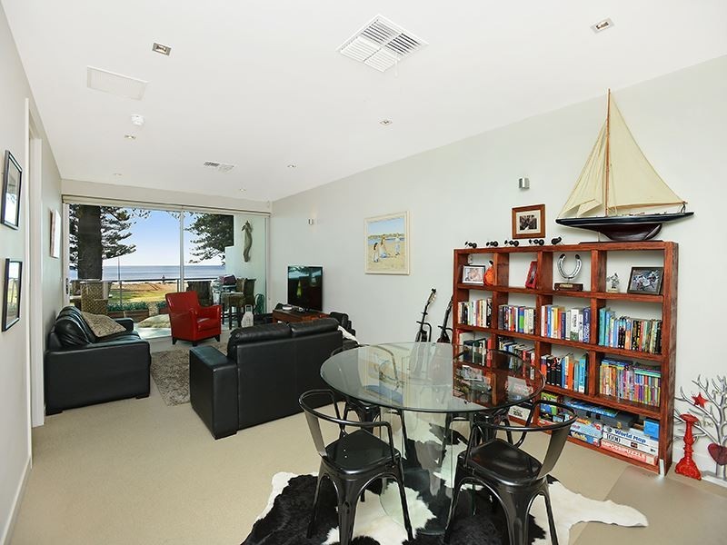 3/2 Flinders Parade, Victor Harbor SA 5211