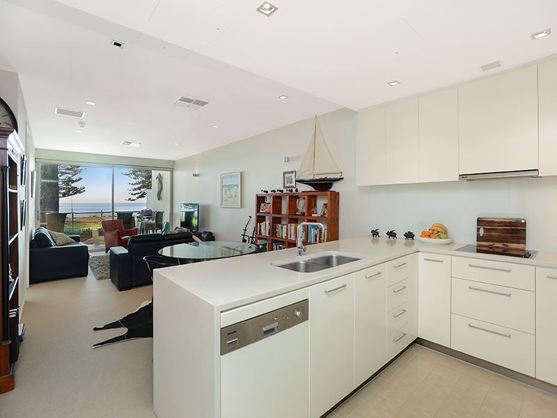 3/2 Flinders Parade, Victor Harbor SA 5211