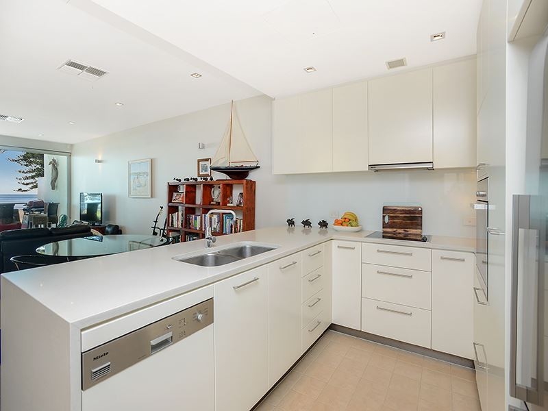 3/2 Flinders Parade, Victor Harbor SA 5211
