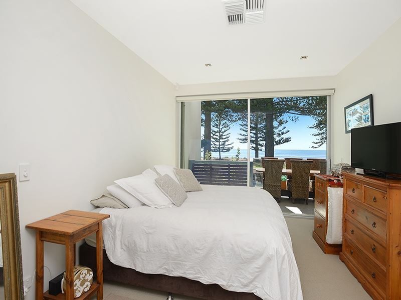 3/2 Flinders Parade, Victor Harbor SA 5211