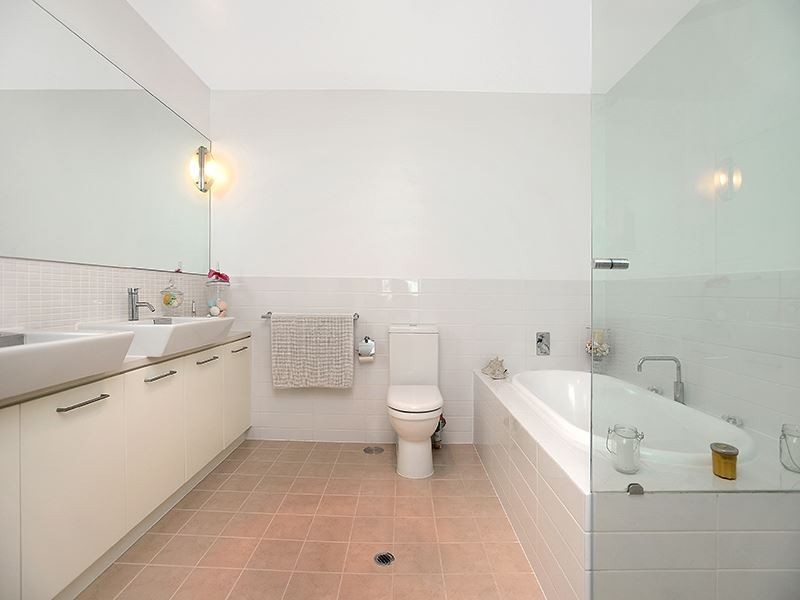 3/2 Flinders Parade, Victor Harbor SA 5211