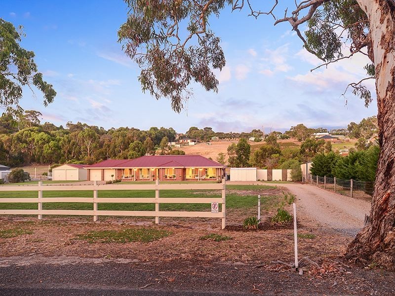 42 Henderson Road, Victor Harbor SA 5211