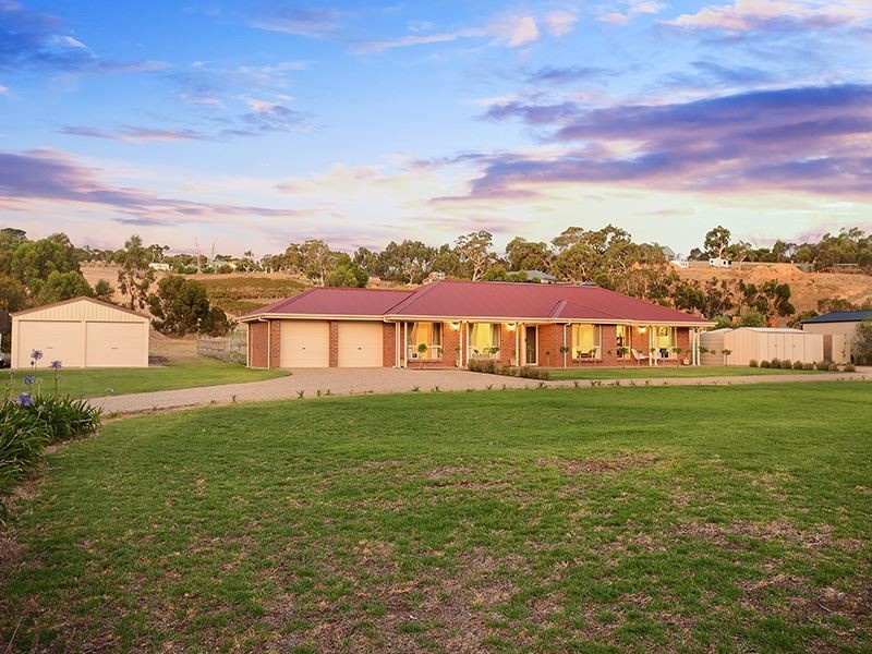 42 Henderson Road, Victor Harbor SA 5211