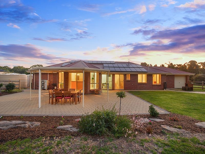 42 Henderson Road, Victor Harbor SA 5211