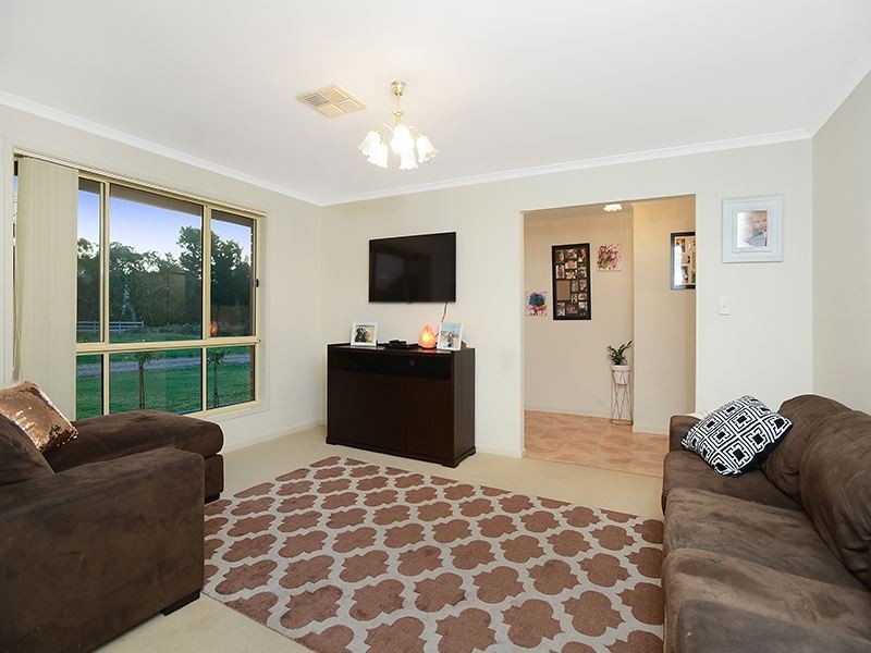 42 Henderson Road, Victor Harbor SA 5211