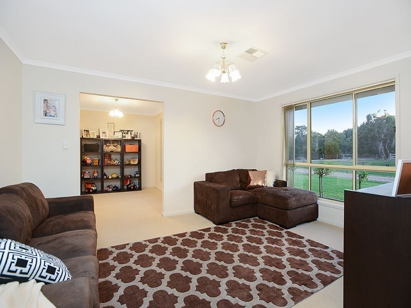 42 Henderson Road, Victor Harbor SA 5211