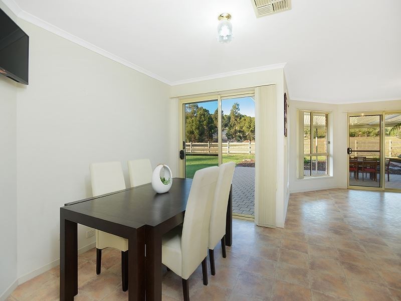 42 Henderson Road, Victor Harbor SA 5211