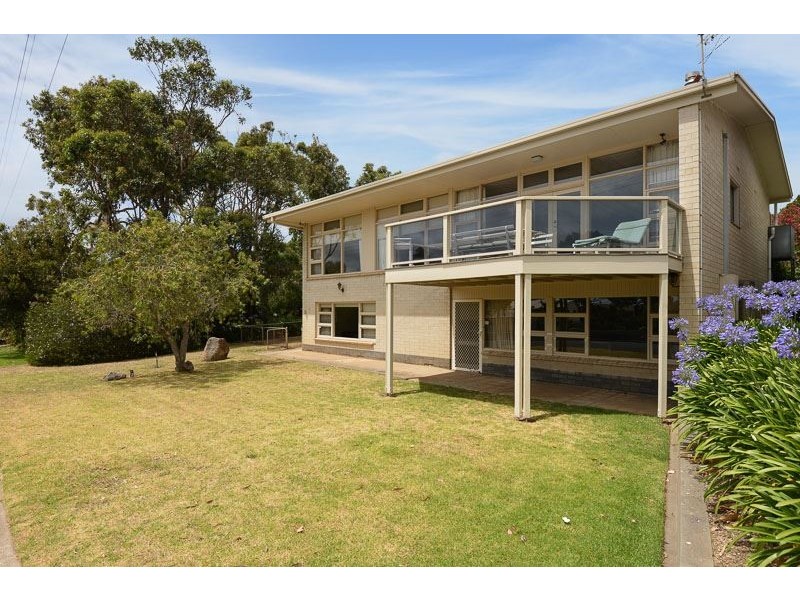 11 Nevin Avenue, Encounter Bay SA 5211