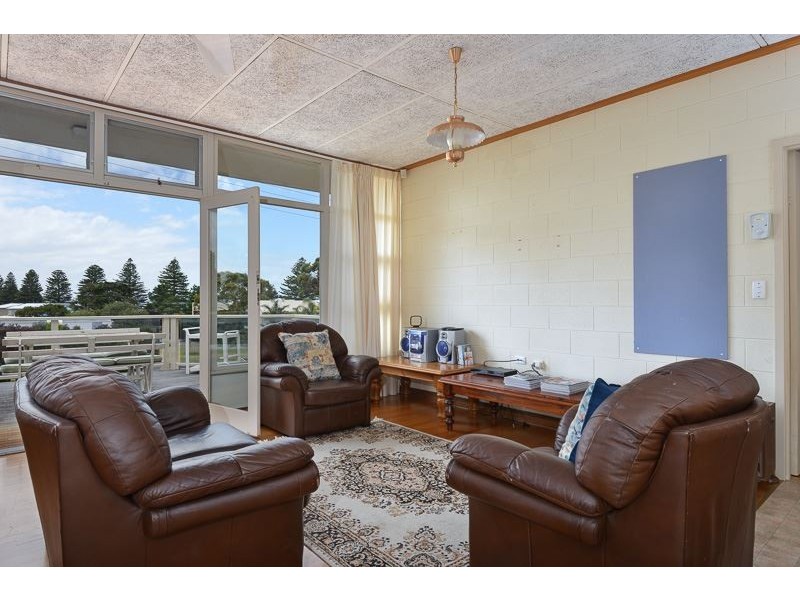 11 Nevin Avenue, Encounter Bay SA 5211