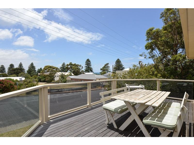 11 Nevin Avenue, Encounter Bay SA 5211