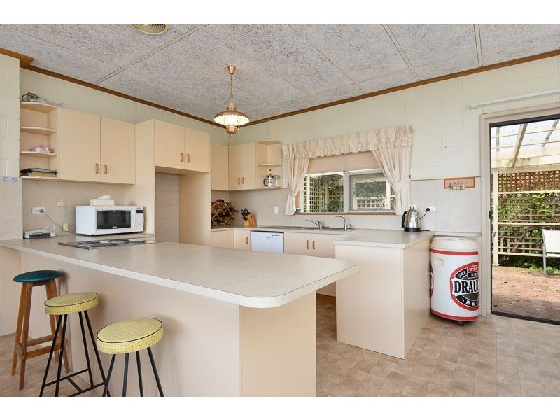 11 Nevin Avenue, Encounter Bay SA 5211