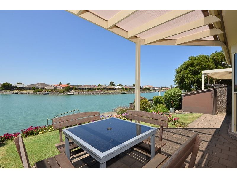 9 Lakeside Circuit, Encounter Bay SA 5211