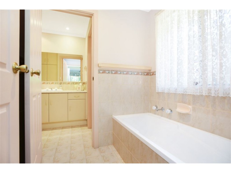 5A Agnes Gillespie Drive, Hayborough SA 5211