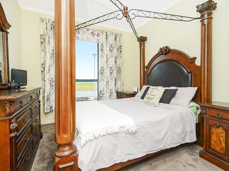 107 Excelsior Parade, Hindmarsh Island SA 5214