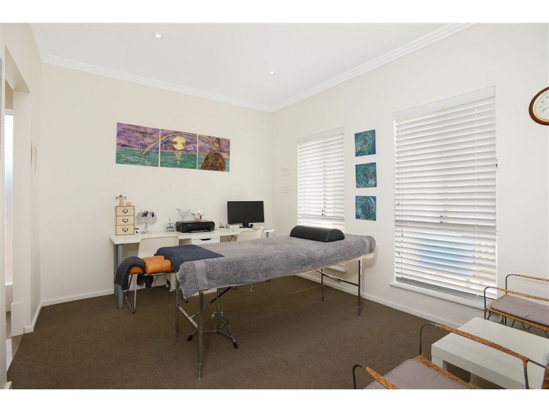 8 Charles Street, Middleton SA 5213