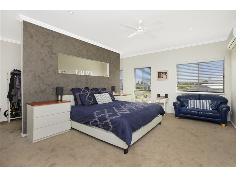8 Charles Street, Middleton SA 5213