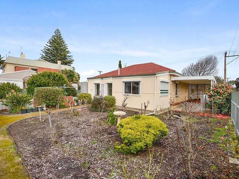 4 Granite Street, Victor Harbor SA 5211