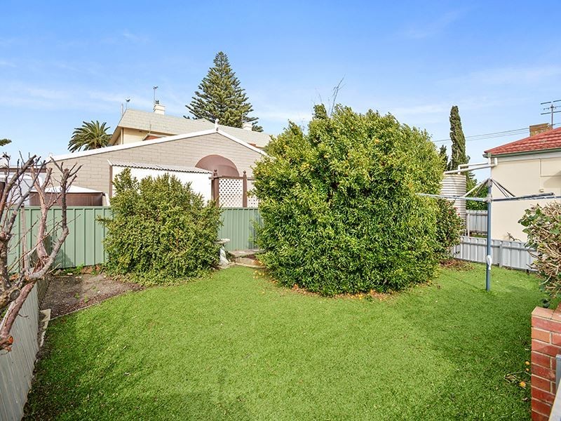 4 Granite Street, Victor Harbor SA 5211