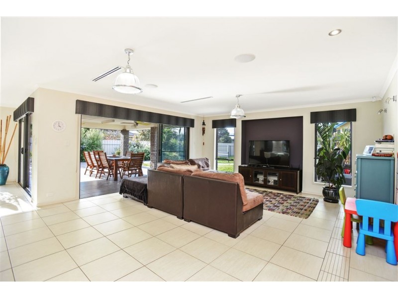16 Arcadia Avenue, Hindmarsh Island SA 5214