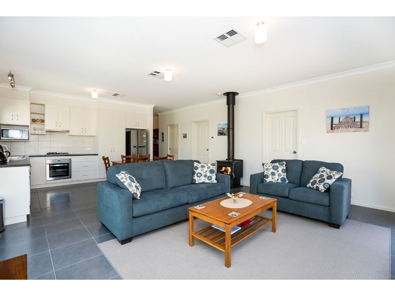 10 Petrel Avenue, Encounter Bay SA 5211