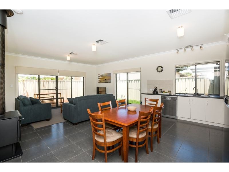 10 Petrel Avenue, Encounter Bay SA 5211