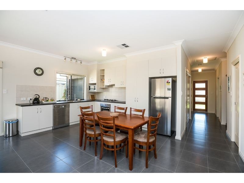 10 Petrel Avenue, Encounter Bay SA 5211