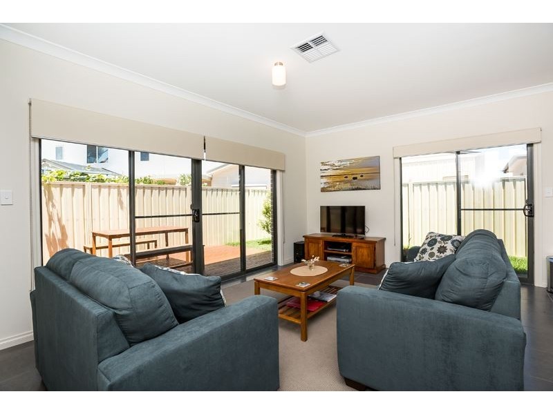 10 Petrel Avenue, Encounter Bay SA 5211