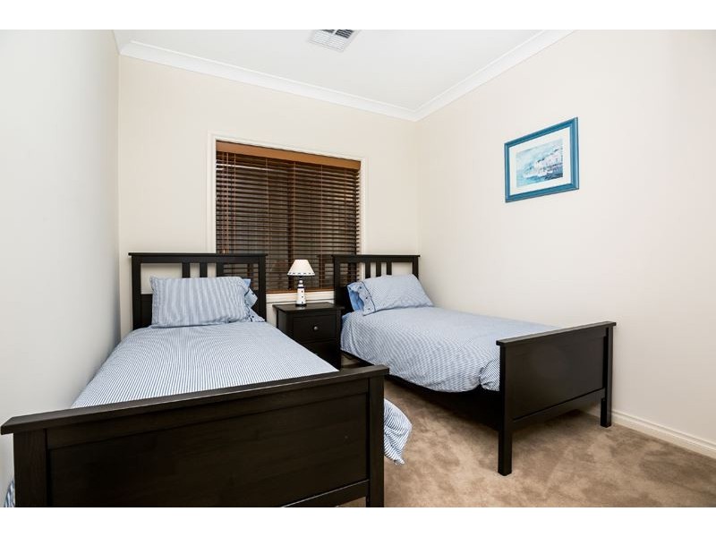 10 Petrel Avenue, Encounter Bay SA 5211