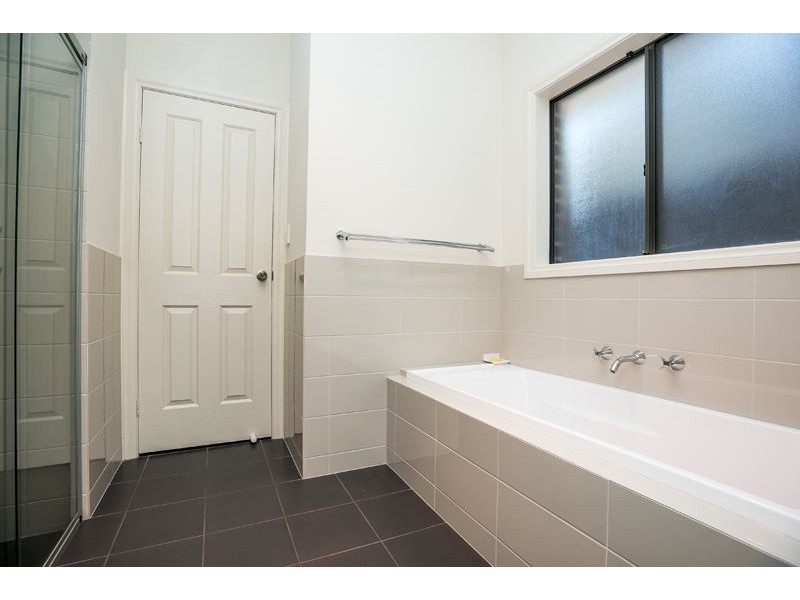 10 Petrel Avenue, Encounter Bay SA 5211