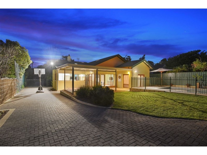 8 Renown Avenue, Victor Harbor SA 5211