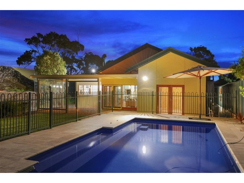 8 Renown Avenue, Victor Harbor SA 5211