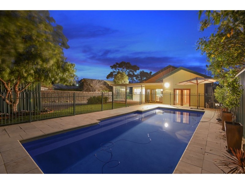 8 Renown Avenue, Victor Harbor SA 5211