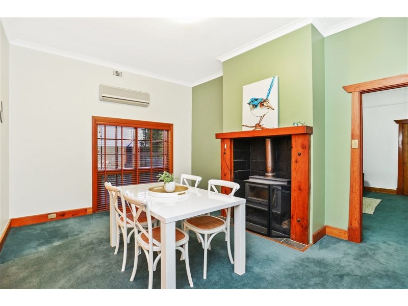 8 Renown Avenue, Victor Harbor SA 5211
