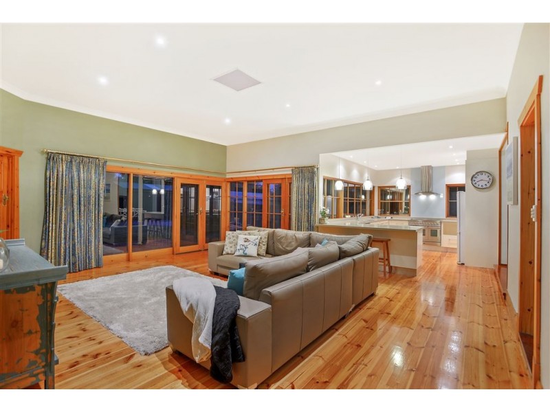 8 Renown Avenue, Victor Harbor SA 5211