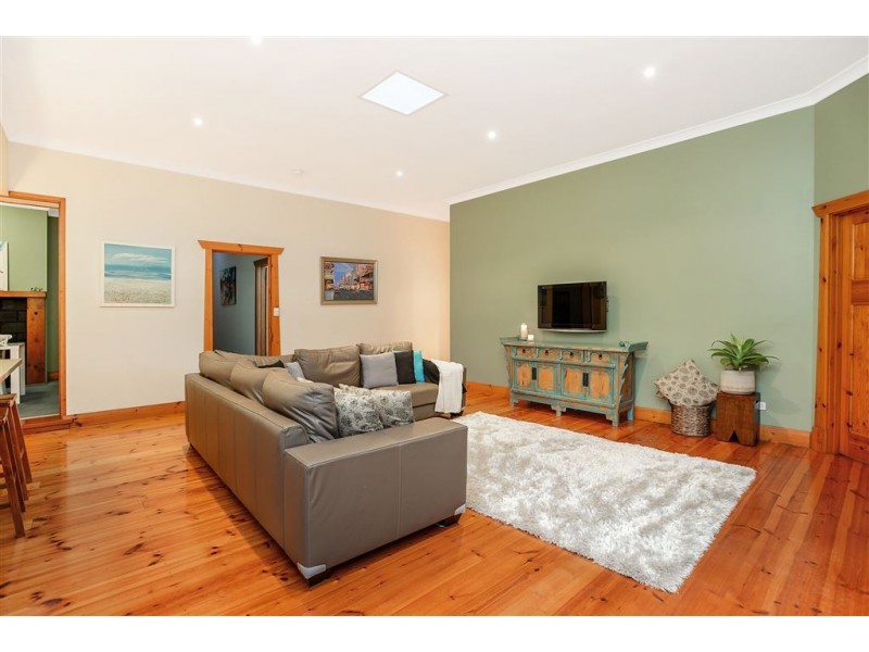 8 Renown Avenue, Victor Harbor SA 5211