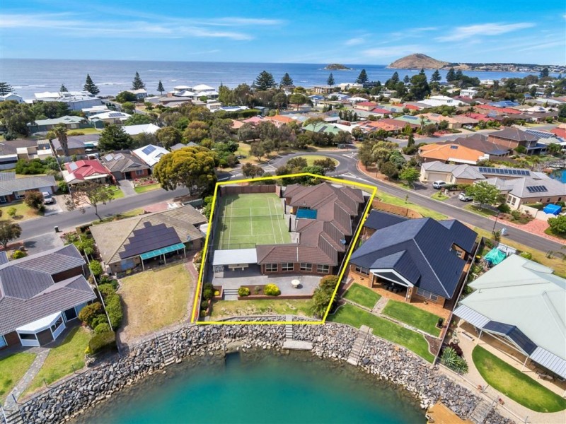 2 Clipper Court, Encounter Bay SA 5211