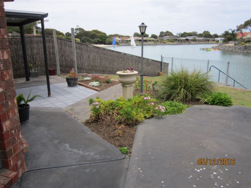 17 Matthew Flinders Drive, Encounter Bay SA 5211