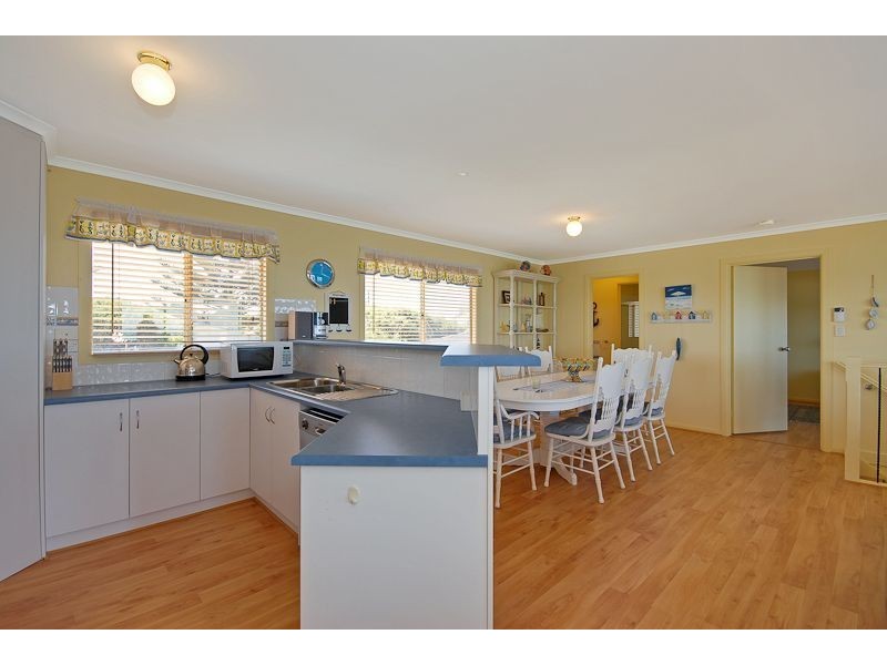 8 Ocean Road, Port Elliot SA 5212