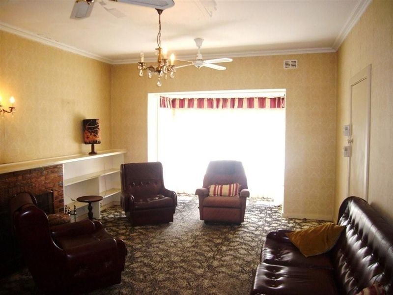 18 The Parkway, Victor Harbor SA 5211