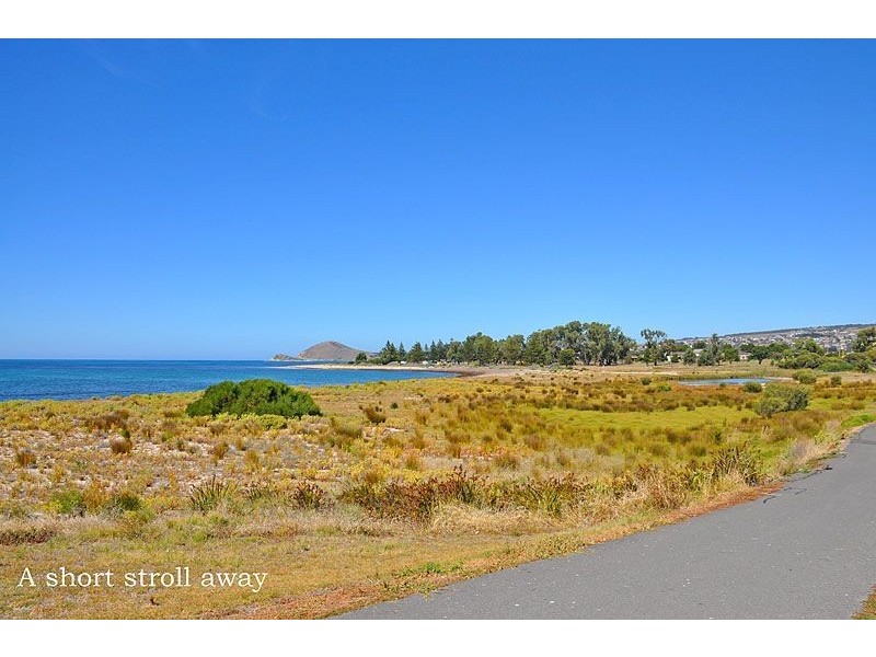 34 Newland Street, Victor Harbor SA 5211