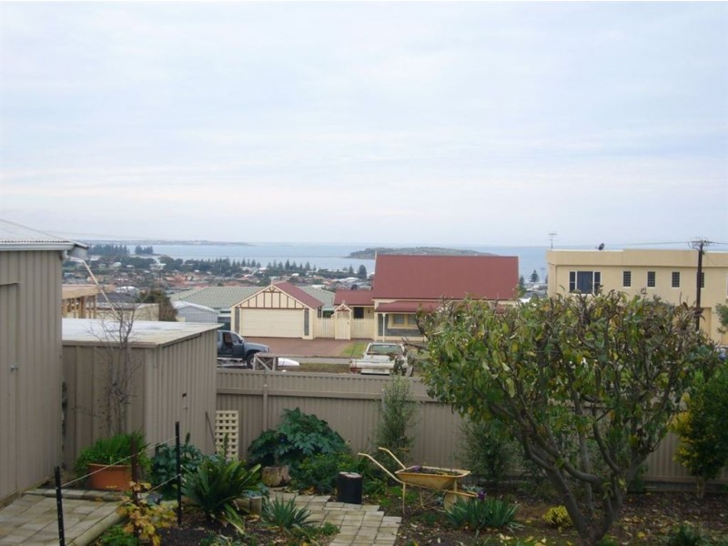 4 Norma Crescent, Encounter Bay SA 5211