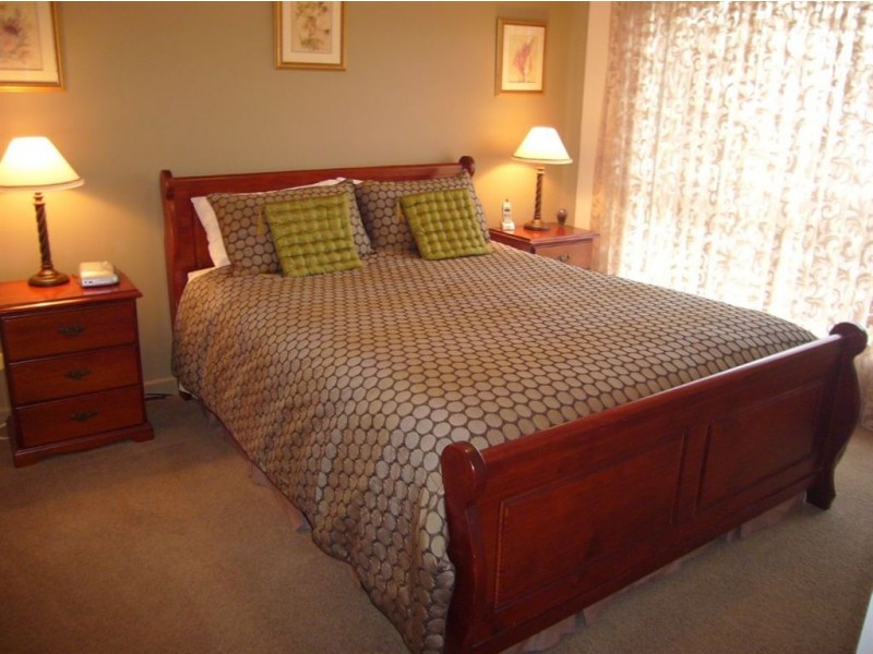 4 Norma Crescent, Encounter Bay SA 5211