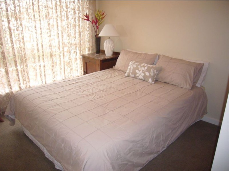 4 Norma Crescent, Encounter Bay SA 5211