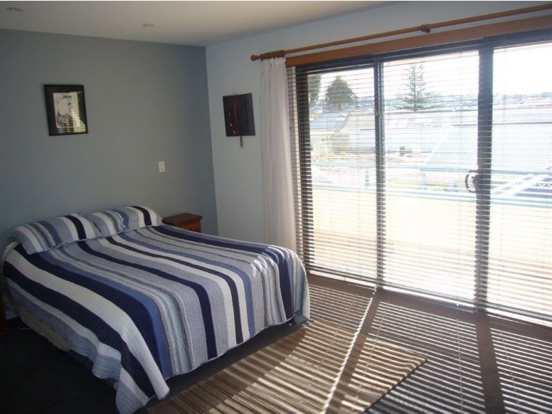 5 Esplanade, Victor Harbor SA 5211